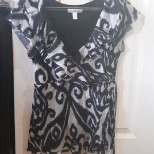Really nice black and off white patterned top